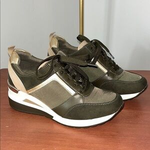 Athlefit lace up sports shoes Olive green/champagne/white US Sz 7.5